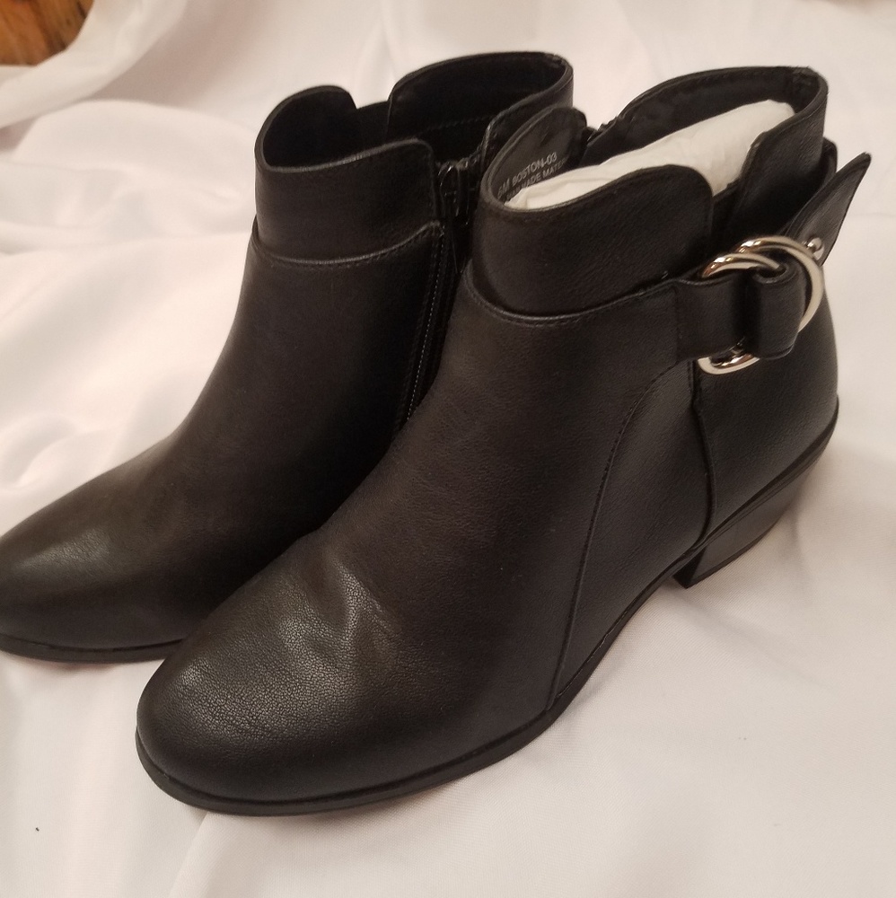 Toetos black ankle boot